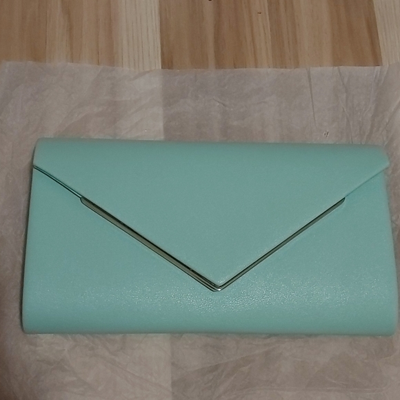Arden pastel green summer clutch - Picture 2 of 14